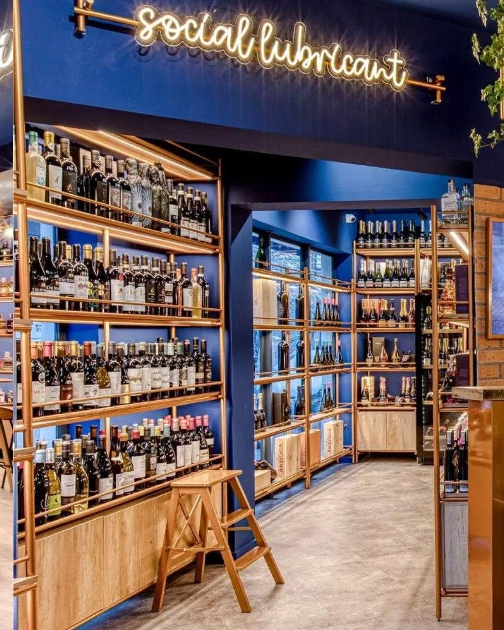HoReCa lounge cu canapele tapitate